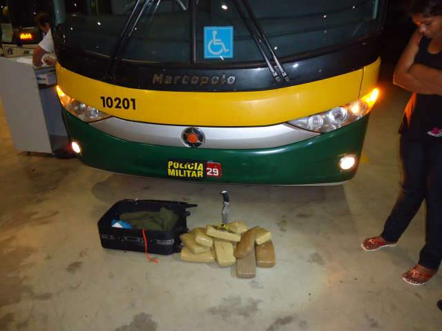  Jovem &eacute; presa por transportar droga em mala no terminal rodovi&aacute;rio