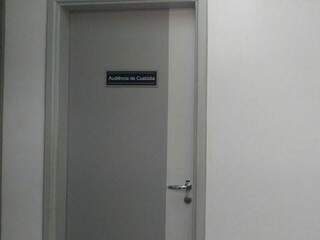 Sala onde aconteceram audiências de custódia, a portas fechadas, nesta segunda-feira (Foto: Geisy Garnes/Arquivo)