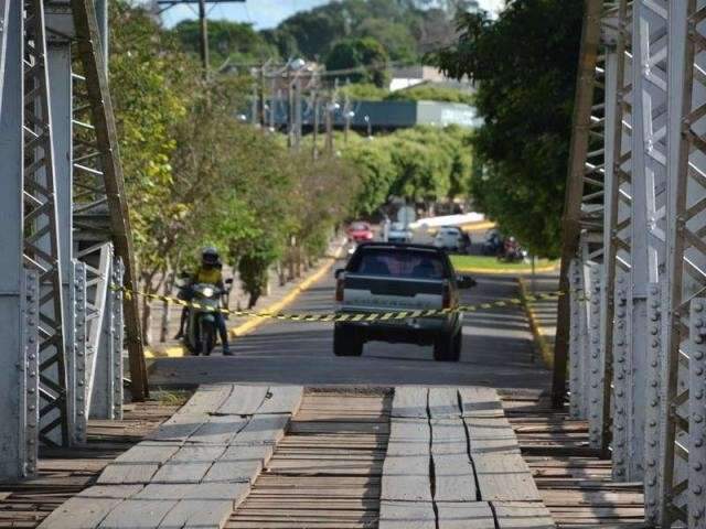 Ponte sobre o Rio Aquidauana &eacute; interditada 17 dias ap&oacute;s inc&ecirc;ndio   