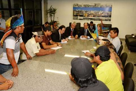 Deputados marcam reunião de indígenas com governador para amanhã
