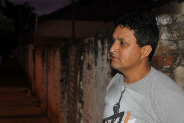 Matagal e falta de cal&ccedil;ada jogam pedestres para o risco at&eacute; no Centro