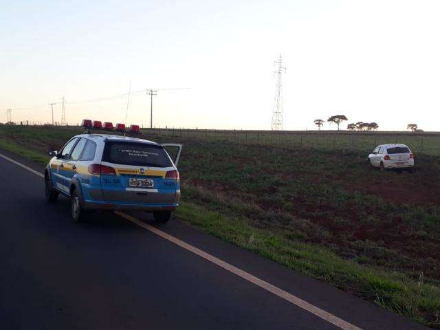 Homem convida para viagem em carro furtado, foge e namorada &eacute; apreendida