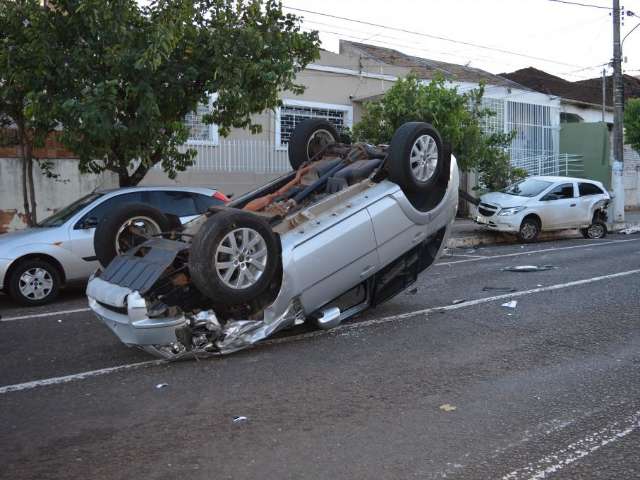 Rapaz ficou desfigurado em acidente porque airbag de carro falhou, diz m&atilde;e