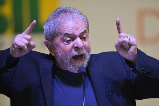 Lula admite candidatura em 2018,  segundo ele, para barrar conservadores