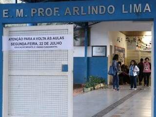 Escola Municipal Professor Arlindo Lima em Campo Grande (Foto: Henrique Kawaminami)