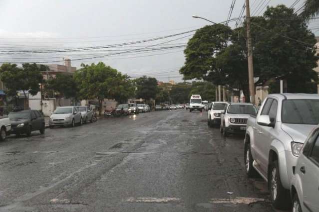 Onda de furtos de carros assusta comerciantes na regi&atilde;o central