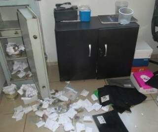 Cofre no escritório foi arrombado
(Foto: Cido Costa/ Dourados Agora)