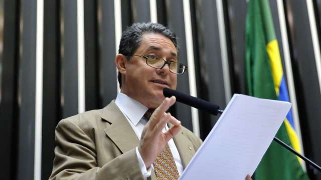 Ex-tesoureiro do PT investigado na Opera&ccedil;&atilde;o Custo Brasil se entrega em SP