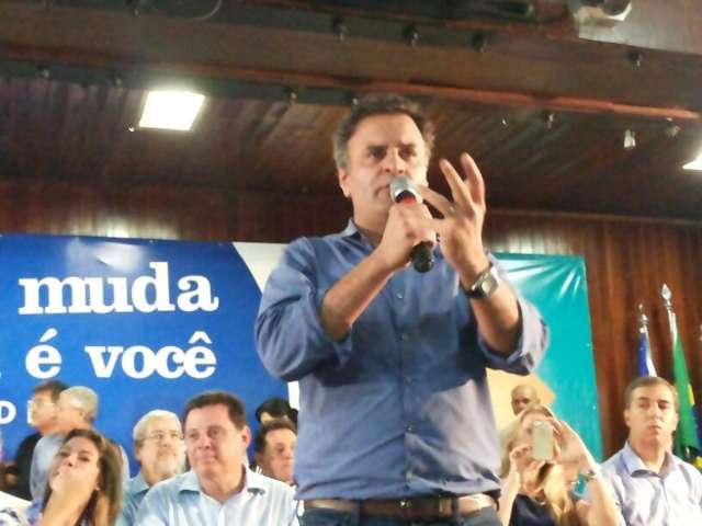 A&eacute;cio acusa PT de fazer &ldquo;gest&atilde;o desastrada&rdquo; e cr&iacute;tica &ldquo;cemit&eacute;rio de obras&rdquo;