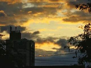 Campo Grande amanhece com céu parcialmente nublado e mínima de 19ºC. (Foto: André Bittar)