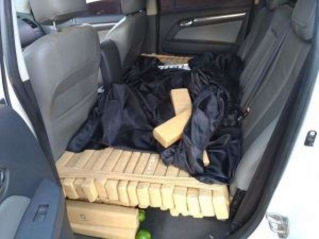 Traficante abandona camionete com mais de 1 tonelada de maconha 