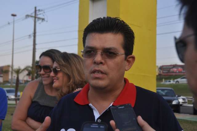 Prefeito participa de evento de preven&ccedil;&atilde;o e entrega pr&ecirc;mios a servidores