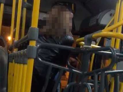 Vídeo: em desespero, mulher perseguida por homem pede socorro em ônibus