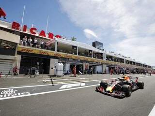 Carro na pista durante treino do GP da França. (Foto: Pirelli Grand Prix de France.Pirelli/LAT Imagens/Fotos Públicas)
