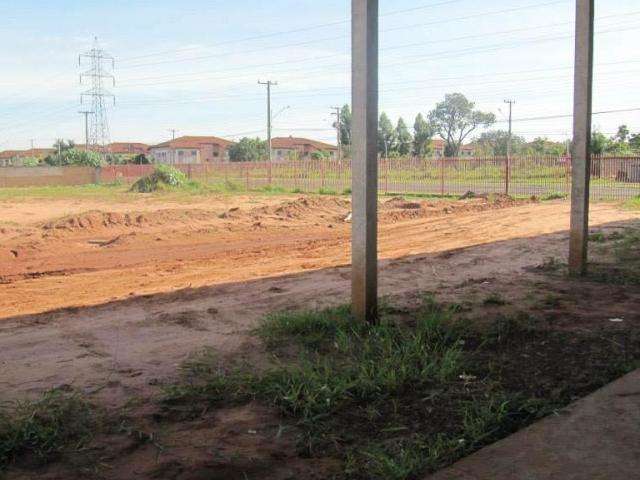Em caminhada, alunos com down pedem conclus&atilde;o de escola pr&oacute;pria