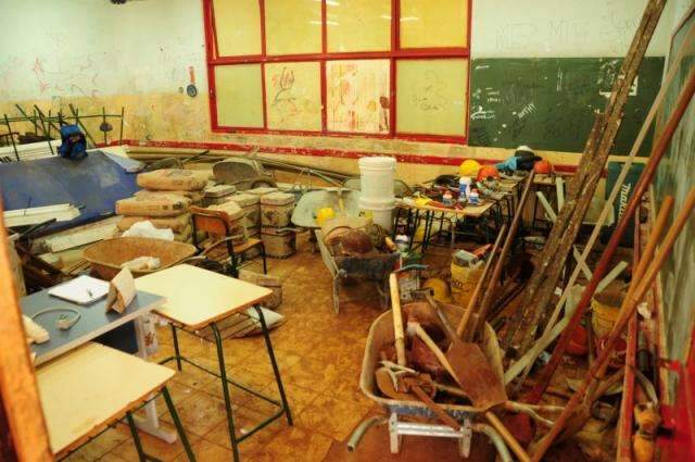 Reforma em pr&eacute;dio adia in&iacute;cio das aulas em escola com mil alunos 