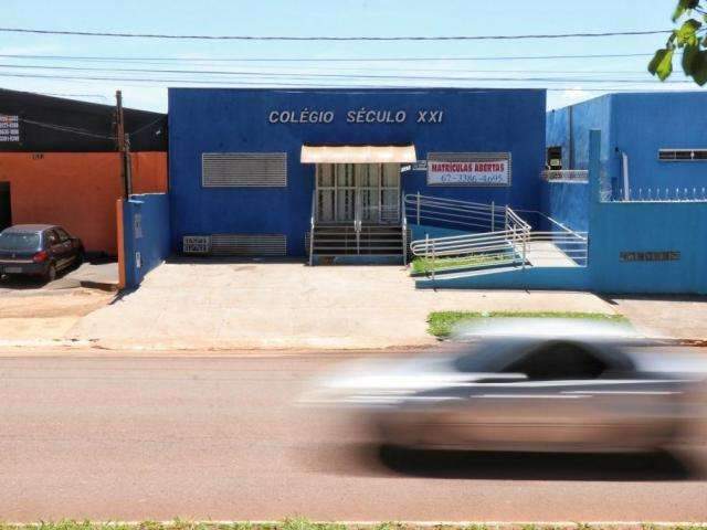 Pais de alunos e moradores pedem faixa de pedestre em ponto cr&iacute;tico