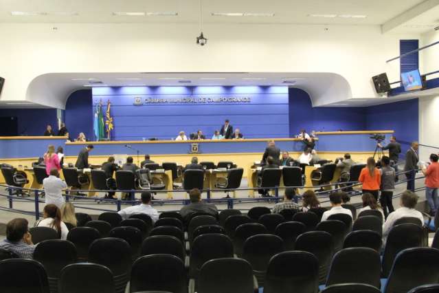 Vereadores querem investigar se nomea&ccedil;&atilde;o de diretoras teve s&oacute; car&aacute;ter pol&iacute;tico