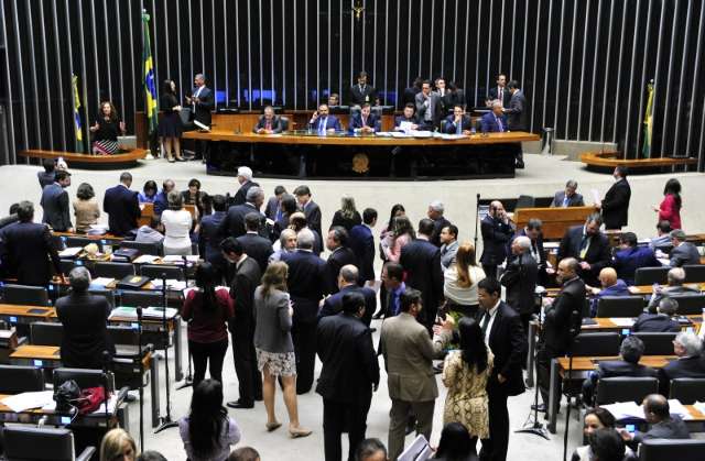C&acirc;mara adia vota&ccedil;&atilde;o da d&iacute;vida dos estados para analisar melhor o texto
