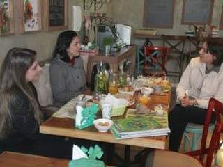 Psicóloga reuniu, na manhã de ontem, mães blogueiras de Campo Grande para debater o assunto.