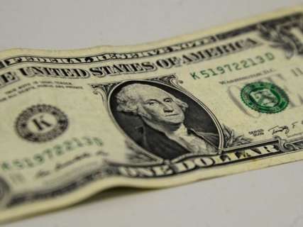 Dólar comercial fecha o pregão estável, sendo negociado a R$ 3,813