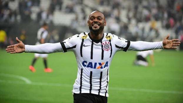 Corinthians acerta venda de atacante Vagner Love para o Monaco