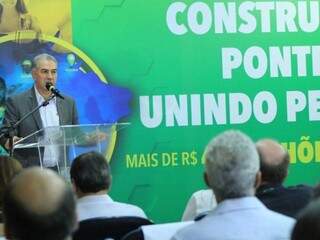 Governador, Reinaldo Azambuja, discursa na solenidade nesta manhã (Foto: Marina Pacheco)