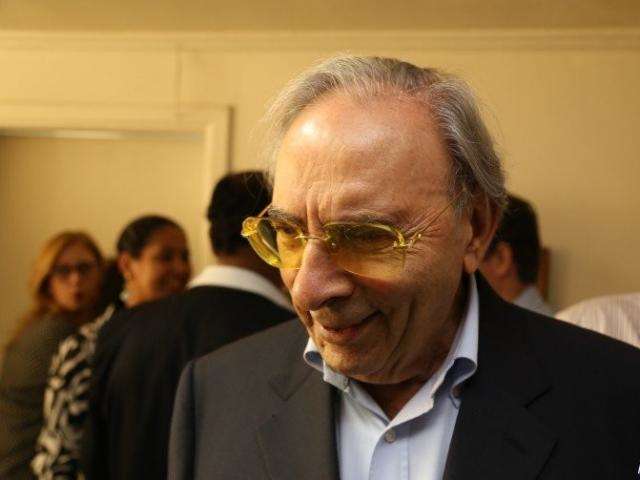 Morre aos 94 anos o empres&aacute;rio Ueze Zahran, fundador da TV Morena