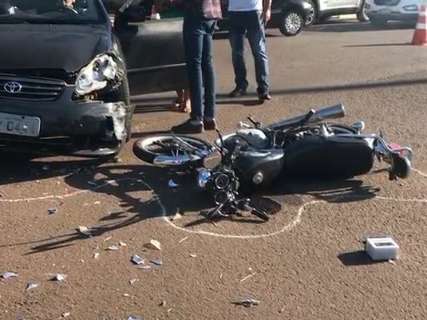 Motociclista fica ferido após acidente em cruzamento perigoso da Afonso Pena