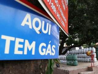 Valor do gás de cozinha na Capital fechou a semana em média de R$ 67 (Foto: Henrique Kawaminami/Arquivo)