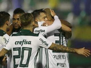 Jogadores do Palmeiras comemorando resultado positivo contra a Chapecoense (Foto: Cesar Greco/Ag Palmeiras)