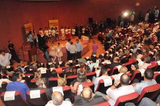 Governo distribui 80 mil cobertores para todas as cidades de MS Governo distribui 80 mil cobertores para todas as cidades de MS