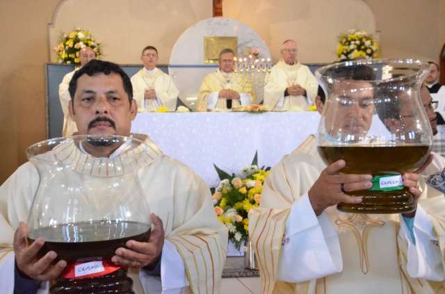Cat&oacute;licos encerram Quaresma e iniciam Tr&iacute;duo Pascal com missa