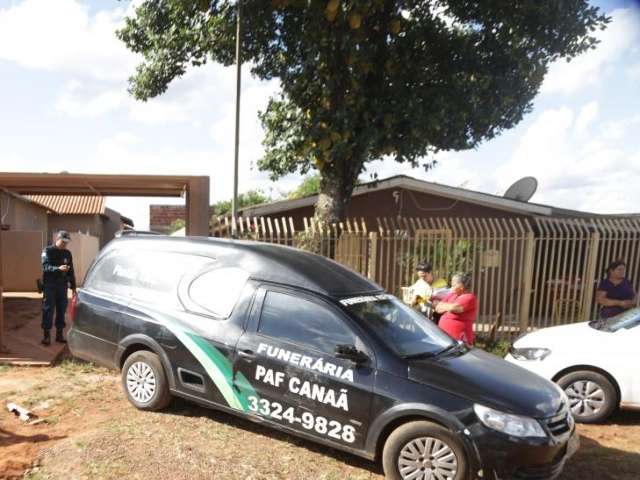 Homem que matou mulher na frente da filha recebe alta e vai para delegacia 