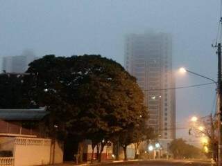 Manhã com neblina em Campo Grande e mínima de 17ºC. (Foto: Priscilla Peres)