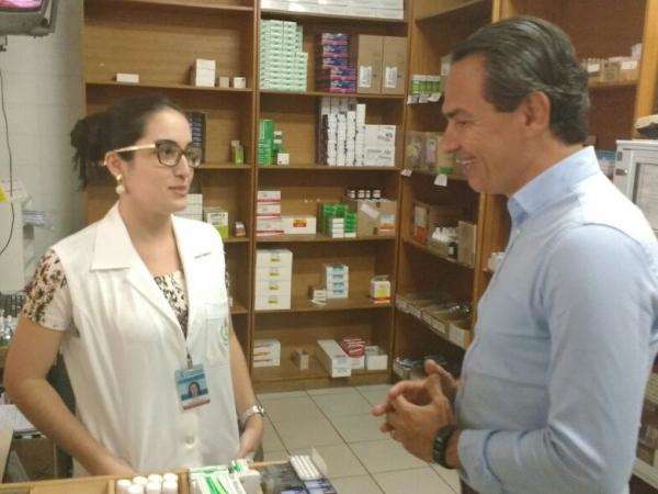 Com farm&aacute;cias vazias, Prefeitura reabre licita&ccedil;&atilde;o para compra de rem&eacute;dios