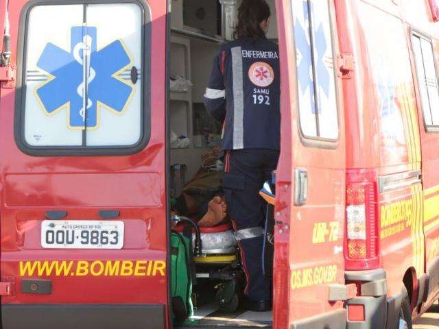 Homem &eacute; encontrado esfaqueado e com p&eacute;s e m&atilde;os amarrados no lix&atilde;o 