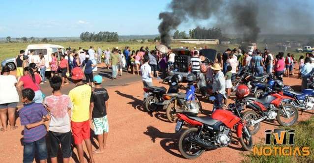 Contra fechamento de comarca, manifestantes bloqueiam MS-141