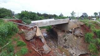 A ponte fica sobre o rio Umbaraca, no anel viário de Nova Andradina. (Foto:Defesa Civil de Nova Andradina)