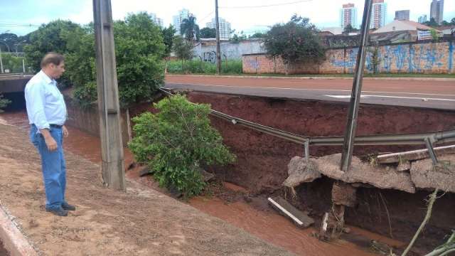 Prefeitura inicia neste domingo a limpeza das ruas alagadas
