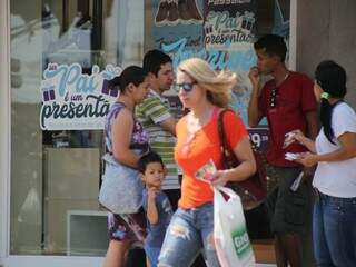 As compras para o Dia dos Pais devem movimentar R$ 153,21 milhões no comércio de Mato Grosso do Sul. (Foto: Marcos Ermínio)