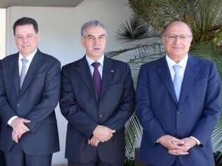 O governador de Goiás, Marconi Perillo, Reinaldo Azambuja e Geraldo Alckmin. (Foto: Divulgação)