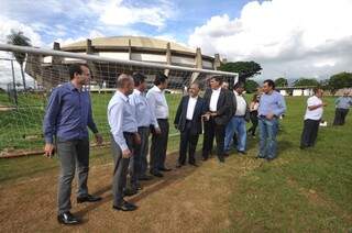 Acompanhado do prefeito Gilmar Olarte, o ministro conheceu toda a estrutura interna e externa do Guanandizão (Foto: Marcelo Calazans)
