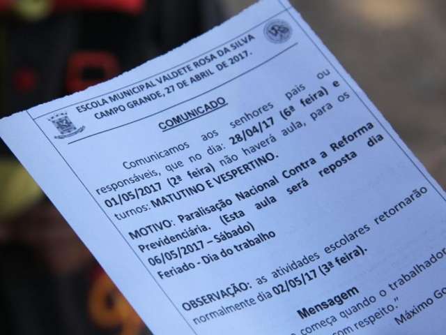 Avisados hoje sobre a greve, pais se preocupam com ensino dos filhos