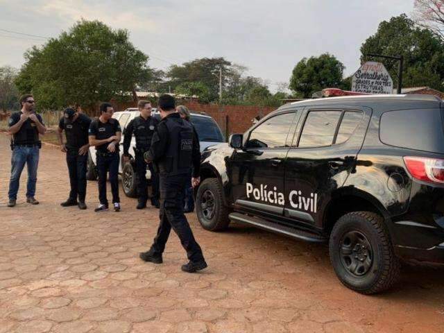 Pol&iacute;cia identifica e faz buscas por dupla que executou homem em lanchonete