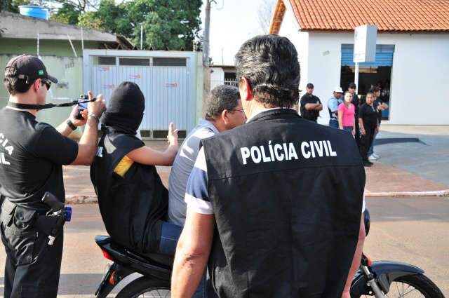  Juiz manda marcar j&uacute;ri de filho de policial que emprestou arma para homic&iacute;dio
