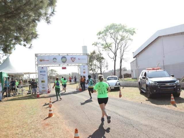 Corrida re&uacute;ne 600 participantes para integrar policiais e popula&ccedil;&atilde;o