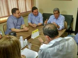 Cúpula do PMDB se reuniu no diretório do partido, nesta segunda-feira (26). (Foto: Leonardo Rocha)
