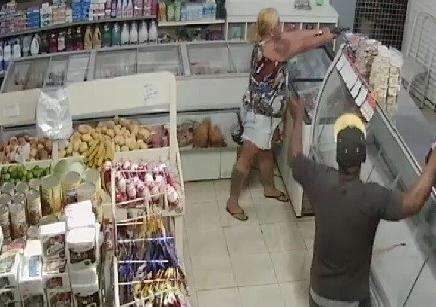 Ladr&atilde;o finge ser cliente, mas acaba preso com dinheiro de roubo