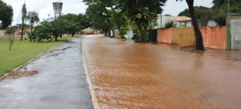  Chuva deixa casas alagadas no Jardim Imá, pela terceira vez neste ano